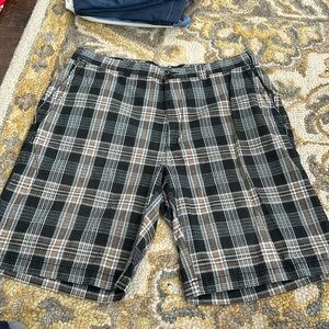 Men’s plaid shorts sz 36